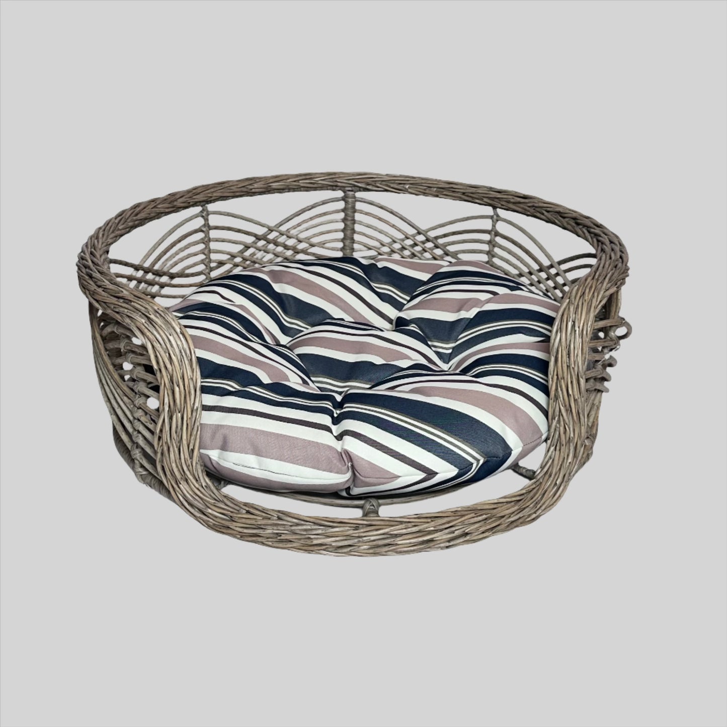 Natural Round Wicker Bed